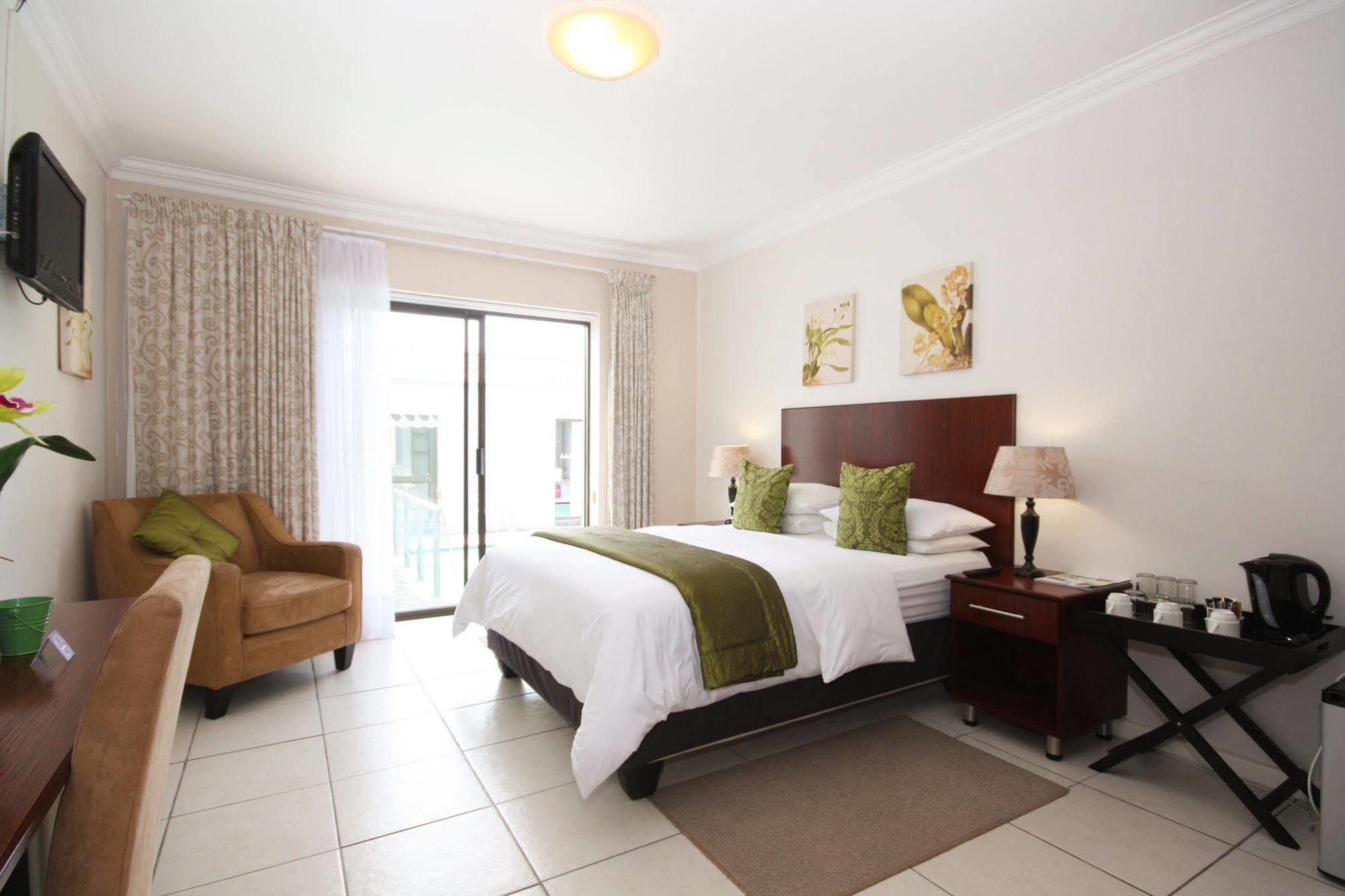 Le Blue Guesthouse Port Elizabeth Exterior photo
